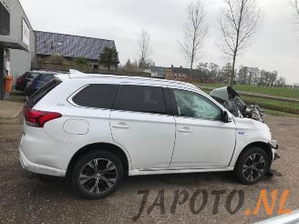 Mitsubishi Outlander Outlander (GF/GG), SUV, 2012 / 2022 2.0 16V PHEV 4x4 picture 5