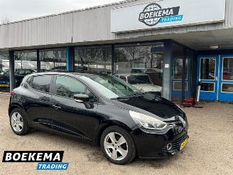 Vaurioauto  passenger cars Renault Clio 0.9 TCe Expression Navigatie Airco Cruise 2012/12