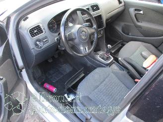 Volkswagen Polo Polo V (6R) Hatchback 1.2 12V BlueMotion Technology (CGPA(Euro 5)) [51=
kW]  (06-2009/05-2014) picture 9