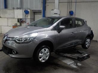 Vrakbiler auto Renault Clio Clio IV (5R) Hatchback 5-drs 0.9 Energy TCE 90 12V (H4B-400(H4B-A4)) [=
66kW]  (11-2012/08-2021) 2015