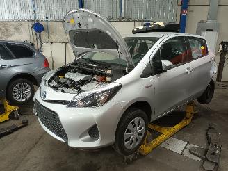 Coche siniestrado Toyota Yaris Yaris III (P13) Hatchback 1.5 16V Hybrid (1NZ-FXE) [74kW]  (03-2012/09=
-2020) 2014/1
