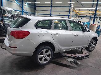 Opel Astra Astra J Sports Tourer (PD8/PE8/PF8) Combi 1.4 Turbo 16V (A14NET(Euro 5=
)) [88kW]  (10-2010/04-2016) picture 3