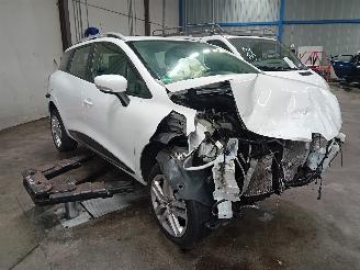 Renault Clio Clio IV Estate/Grandtour (7R) Combi 5-drs 0.9 Energy TCE 90 12V (H4B-4=
08(H4B-B4)) [66kW]  (01-2013/08-2021) picture 2