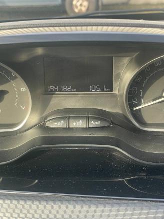 Peugeot 2008 2008 (CU) MPV 1.2 Vti 12V PureTech 82 (EB2F(HMZ)) [60kW]  (03-2013/12-=
2018) picture 2