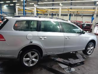 Volkswagen Passat Passat Variant (365) Combi 1.6 TDI 16V Bluemotion (CAYC(Euro 5)) [77kW=
]  (08-2010/12-2014) picture 3