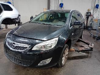 Opel Astra Astra J Sports Tourer (PD8/PE8/PF8) Combi 1.4 Turbo 16V (A14NET(Euro 5=
)) [88kW]  (10-2010/04-2016) picture 1