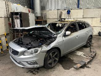 Uttjänta bilar auto Volvo V-60 V60 I (FW/GW) Combi 2.4 D6 20V AWD Twin Engine Plug-in Hybrid (D97PHEV=
(Euro 6)) [206kW]  (03-2015/05-2018) 2015/12