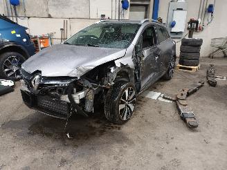 Auto da rottamare Renault Clio Clio IV Estate/Grandtour (7R) Combi 5-drs 0.9 Energy TCE 90 12V (H4B-4=
08(H4B-B4)) [66kW]  (01-2013/08-2021) 2016/9