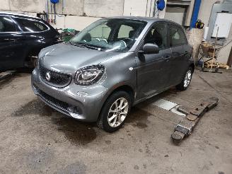 Vrakbiler auto Smart Forfour Forfour (453) Hatchback 5-drs 1.0 12V (M281.920) [52kW]  (07-2014/...)= 2017/1