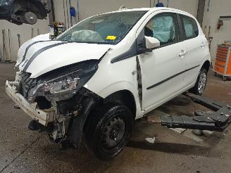 Autoverwertung Peugeot 108 108 Hatchback 1.0 12V (1KRFE(CFB)) [51kW]  (05-2014/...) 2014/7