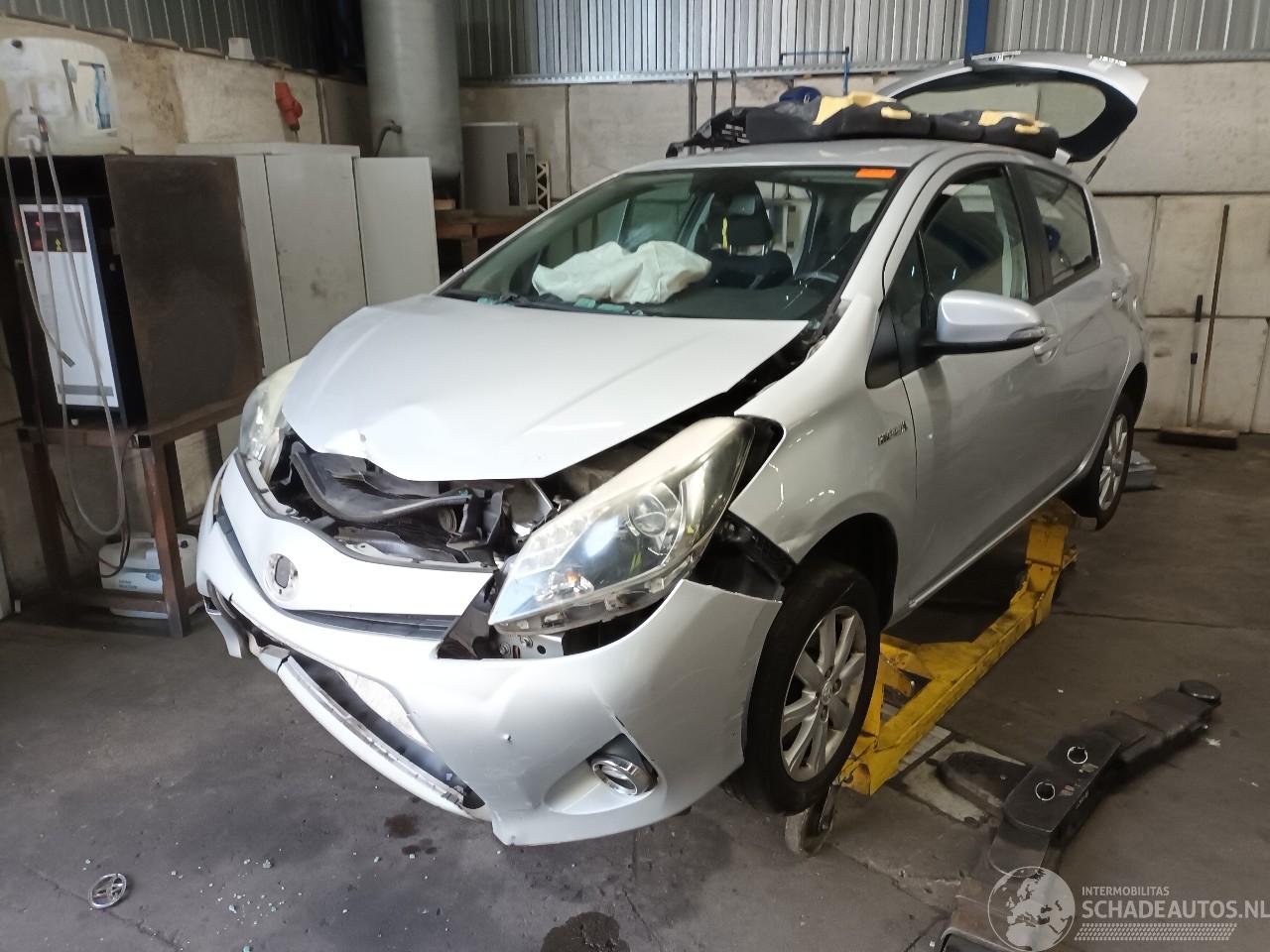 Toyota Yaris Yaris III (P13) Hatchback 1.5 16V Hybrid (1NZ-FXE) [74kW]  (03-2012/09=
-2020)