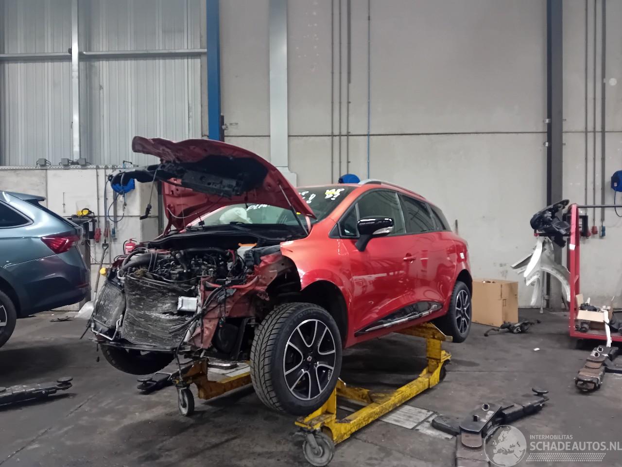Renault Clio Clio IV Estate/Grandtour (7R) Combi 5-drs 0.9 Energy TCE 90 12V (H4B-4=
00(H4B-A4)) [66kW]  (01-2013/08-2021)