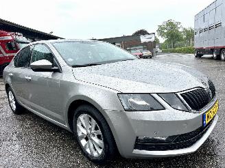 Skoda Octavia 1.0 TSI 115pk 6-bak Greentech Amb Bus sedan - navi - clima - cruise - pdc v+a - licht + regensensor picture 4