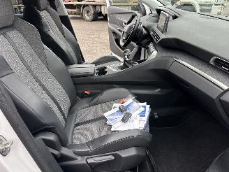 Peugeot 3008 gereserveerd 1.2 Turbo 131pk 6-bak Premium - nap - navi - cam - virtual - elektr klep - 19 inch - line assist - keyless - pdc v+a picture 45