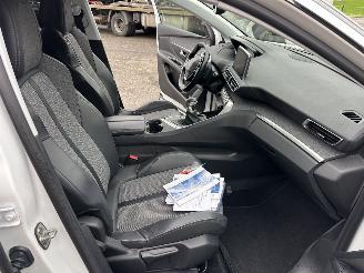 Peugeot 3008 gereserveerd 1.2 Turbo 131pk 6-bak Premium - nap - navi - cam - virtual - elektr klep - 19 inch - line assist - keyless - pdc v+a picture 62