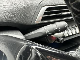 Peugeot 3008 gereserveerd 1.2 Turbo 131pk 6-bak Premium - nap - navi - cam - virtual - elektr klep - 19 inch - line assist - keyless - pdc v+a picture 36