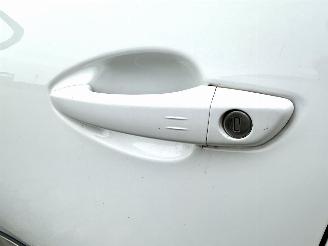 Peugeot 3008 gereserveerd 1.2 Turbo 131pk 6-bak Premium - nap - navi - cam - virtual - elektr klep - 19 inch - line assist - keyless - pdc v+a picture 7