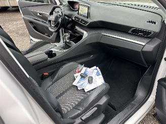 Peugeot 3008 gereserveerd 1.2 Turbo 131pk 6-bak Premium - nap - navi - cam - virtual - elektr klep - 19 inch - line assist - keyless - pdc v+a picture 18