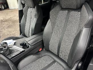 Peugeot 3008 gereserveerd 1.2 Turbo 131pk 6-bak Premium - nap - navi - cam - virtual - elektr klep - 19 inch - line assist - keyless - pdc v+a picture 16