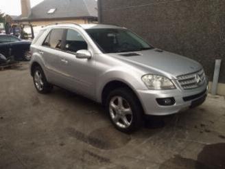 krockskadad bil auto Mercedes ML  2006/9