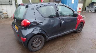 Toyota Aygo 2007 1.0 12v 1KRFE Grijs 1E0 onderdelen picture 6