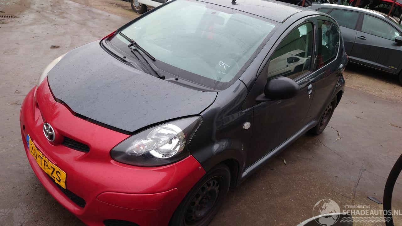 Toyota Aygo 2007 1.0 12v 1KRFE Grijs 1E0 onderdelen