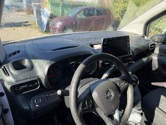 Opel Combo 1.6D L2H1  LANGE UITVOERING ALLEEN VOOR ONDERDELEN picture 8