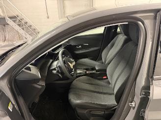 Peugeot 208  picture 9