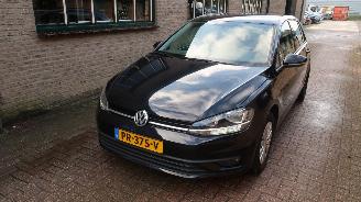 skadebil auto Volkswagen Golf Volkswagen Golf 1.0 TSI Trendline 2017/9