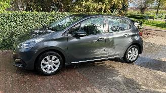 Schadeauto Peugeot 208 1.2 PureTech Blue Lion 2016/10