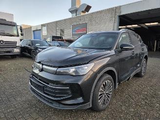 Unfallwagen Volkswagen Tiguan 2.0 TDI DSG Virtual Head-Up IQ-Light 360view Navi Stuurverw. Stoelverw. Acc Trekhaak 110KW/150PK 2025/7