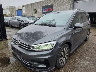 krockskadad bil auto Volkswagen Touran R-LINE 1.5TSI DSG PANO 7-Zits Led Alcantara Keyless Camera Navi Acc 110KW/150PK 2020/5