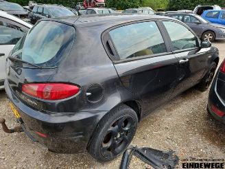 Alfa Romeo 147 147 (937), Hatchback, 2000 / 2010 1.6 Twin Spark 16V picture 3