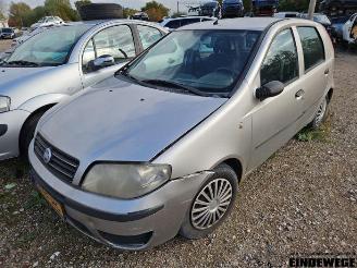 Vrakbiler auto Fiat Punto Punto II (188), Hatchback, 1999 / 2012 1.3 JTD Multijet 16V 2004/5