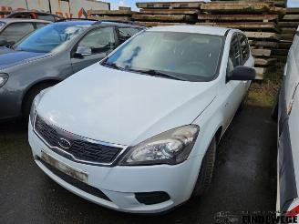 rozbiórka samochody osobowe Kia Cee d Cee'd (EDB5), Hatchback 5-drs, 2006 / 2012 1.6 CRDi 16V 2011/11