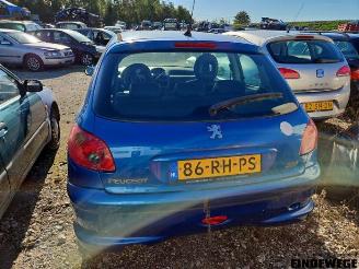 Peugeot 206 206 (2A/C/H/J/S), Hatchback, 1998 / 2012 1.6 16V picture 2
