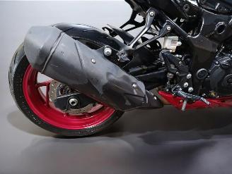 Suzuki GSX 750  picture 4