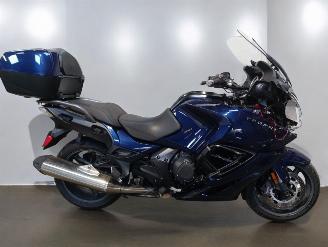 krockskadad bil motor Triumph Trophy 1200 SE 2013/9