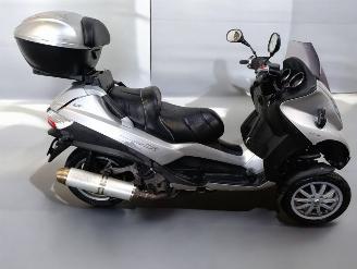 krockskadad bil bromfiets Piaggio  MP3 2009/4