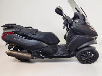 Schade scooter Peugeot  METROPOLIS 2018/11