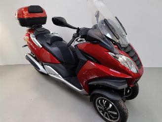 Schade scooter Peugeot  METROPOLIS 2013/11