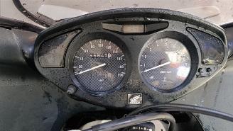 Honda NTV 650  picture 2