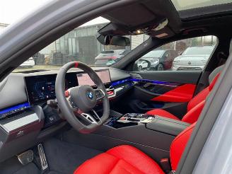 BMW M5 Touring *HEAD-UP - PANO - BOWERS - 360* picture 16