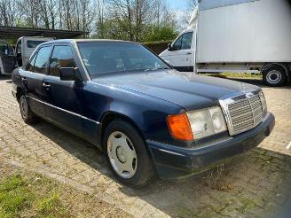Mercedes E-klasse 230 W124 Limousin picture 11