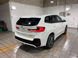 krockskadad bil auto BMW iX1 xDrive30 M Sport HUD/AHK/360/H&K/NAVI 2025/2