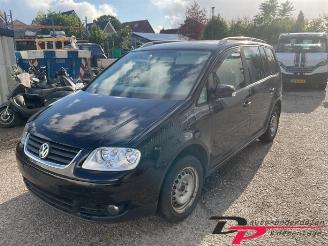 Coche siniestrado Volkswagen Touran Touran (1T1/T2), MPV, 2003 / 2010 2.0 FSI 16V 2005/4