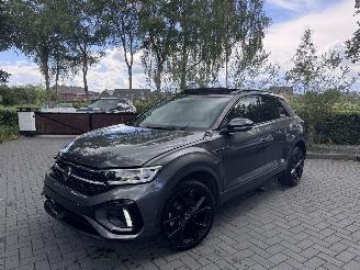 Voiture accidenté Volkswagen T-Roc Volkswagen T-Roc 1.5 TSI DSG R-Line PANO AHK Camera IQ Lights VOL!! 2026/2