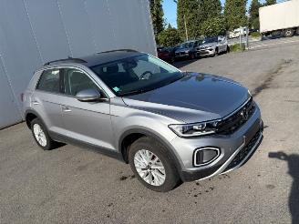 damaged passenger cars Volkswagen T-Roc  2023/1