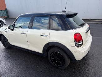 skadebil auto Mini Cooper AUTOMAAT 2018/4