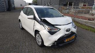 krockskadad bil auto Toyota Aygo 1.0 Automaat 29000 km Mooie nette auto Schroefschade 2019/1